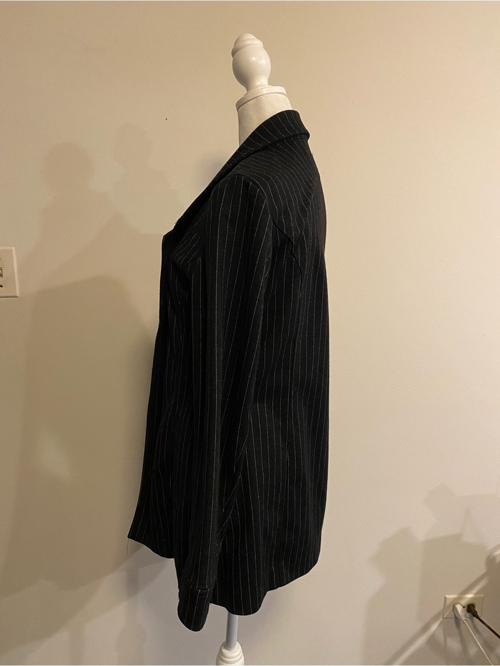 KUT From The Kloth Black Pinstripe Open Blazer size Medium - Picture 6 of 12